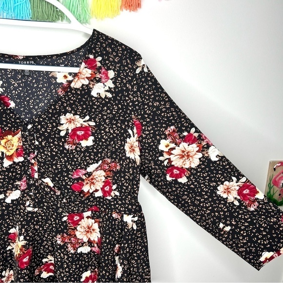 Torrid Black Leopard Floral Peplum Chablis Corset Back Top 3/4 Sleeves - Picture 4 of 16